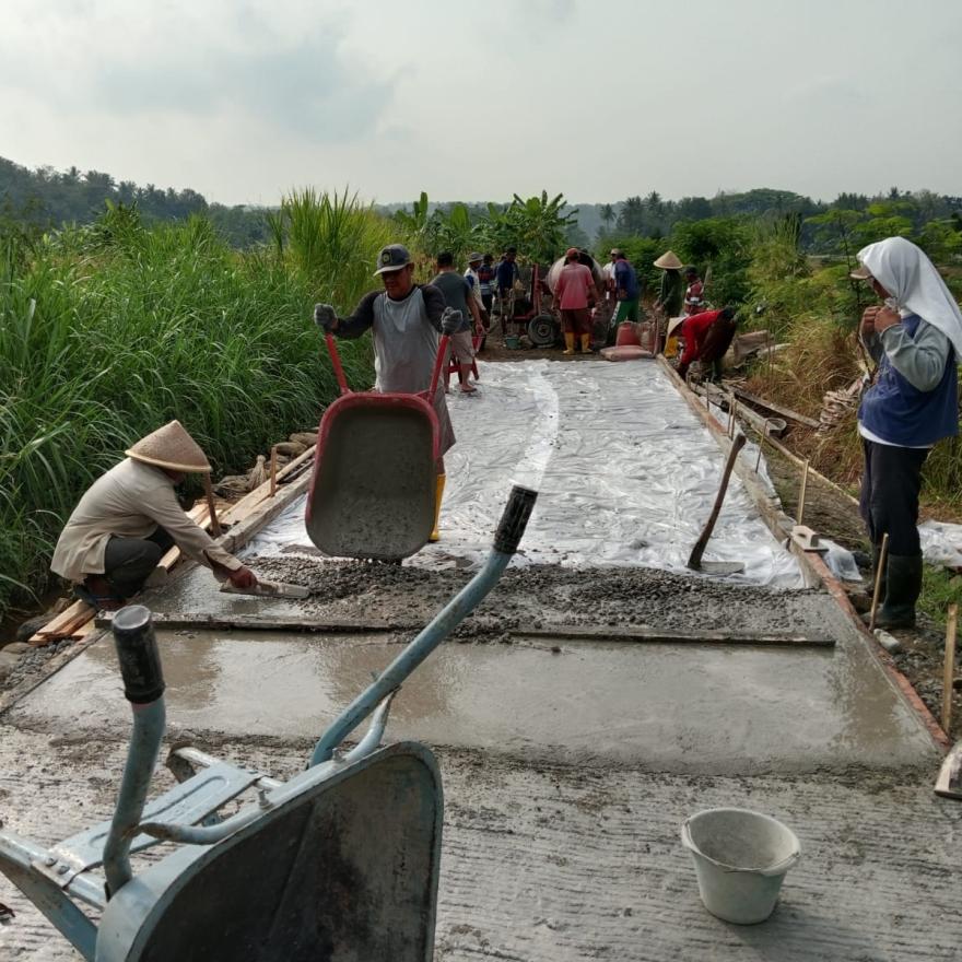 Pengecoran JUT Kalurahan Sidomulyo Program Padat Karya Penerapan Tata Nilai Semangat Keyogyakartaan